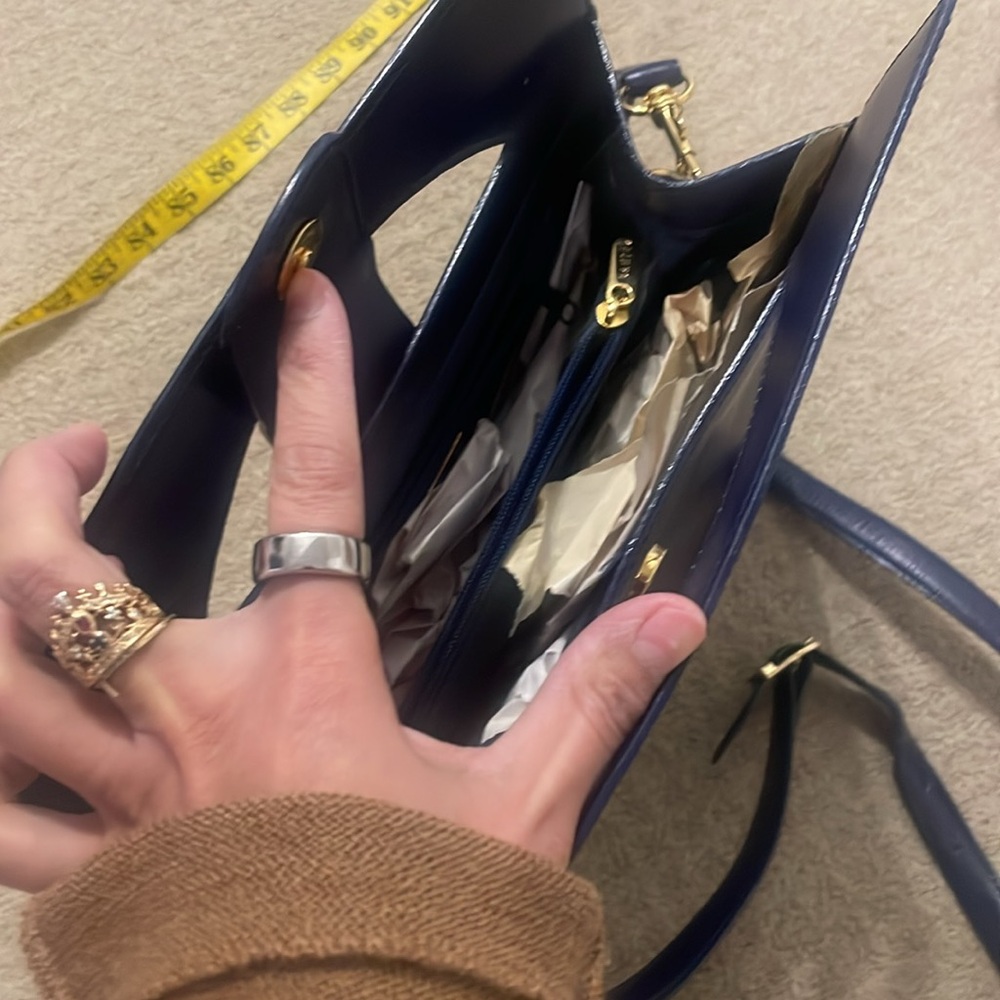 Danier genuine leather bag - Picture 3 of 8